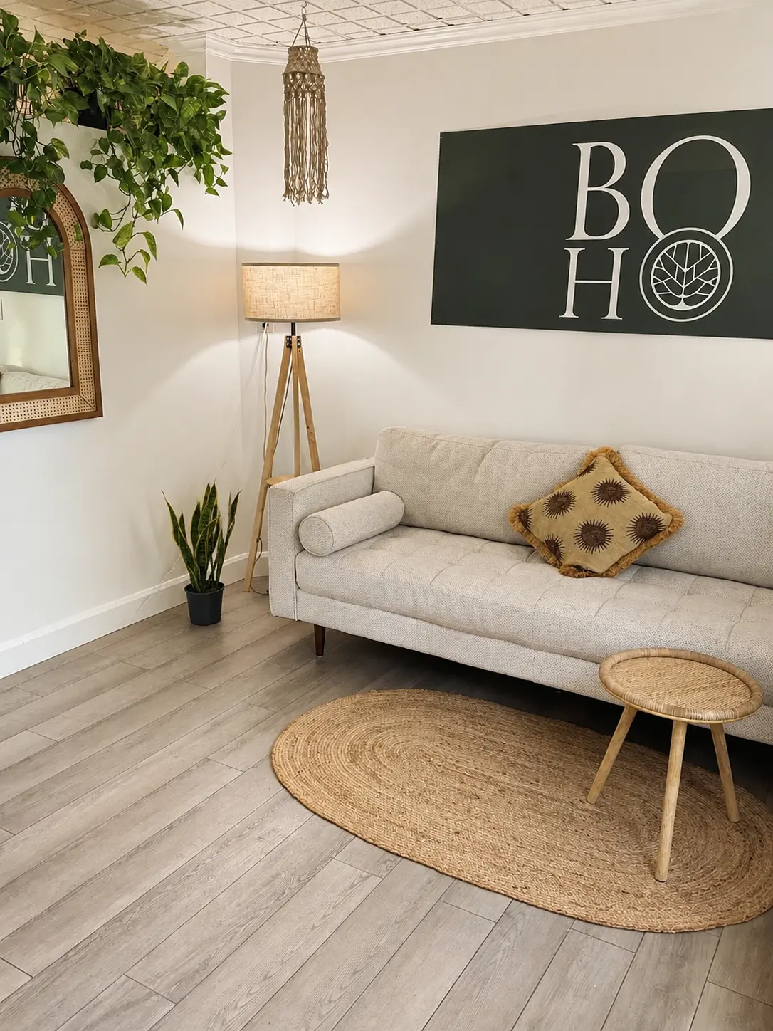 Réception BOHO avec fauteuil Emmanuelle en rotin et déco bohème